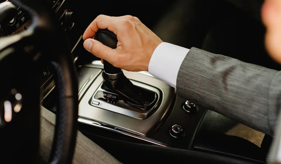 Gdzie jest skrzynia biegów w samochodzie? Kluczowe informacje i porady