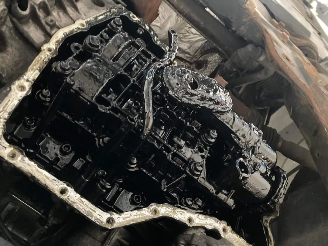 Zbyt wysokie ciśnienie oleju w silniku – objawy, które mogą zaskoczyć