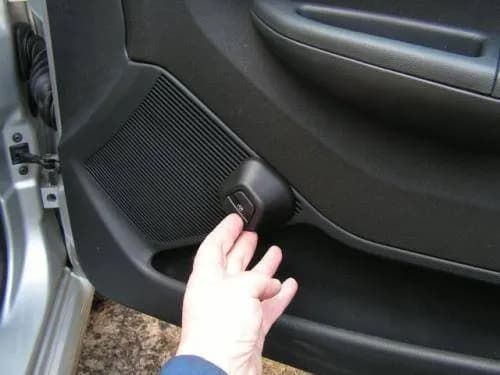 Jak podnieść szybę elektryczną w samochodzie, gdy nie działa? Proste kroki i porady