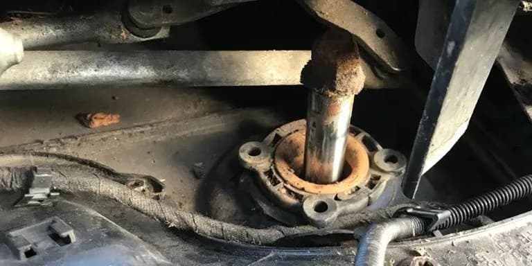Jak zdiagnozować uszkodzone łożysko amortyzatora i uniknąć kosztów naprawy