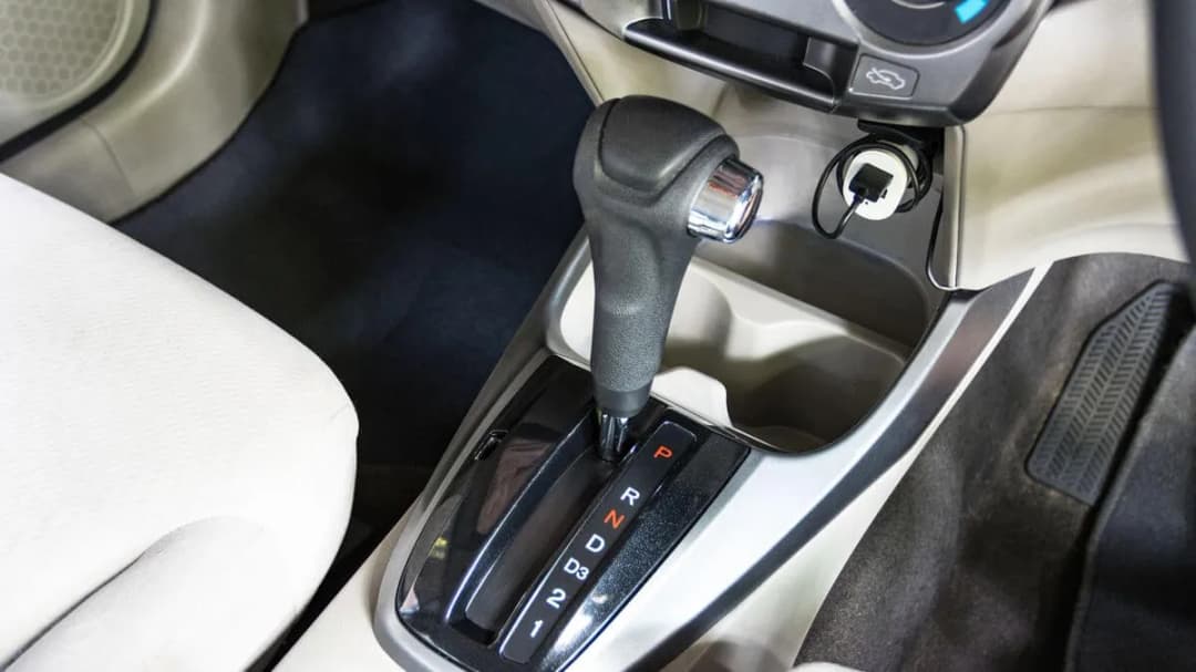 Jak działa półautomatyczna skrzynia biegów i dlaczego warto ją znać