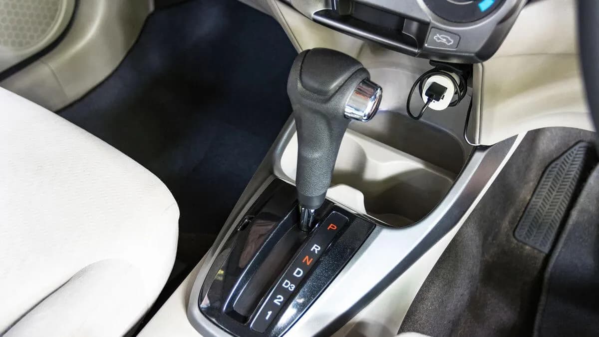 Jak działa półautomatyczna skrzynia biegów i dlaczego warto ją znać