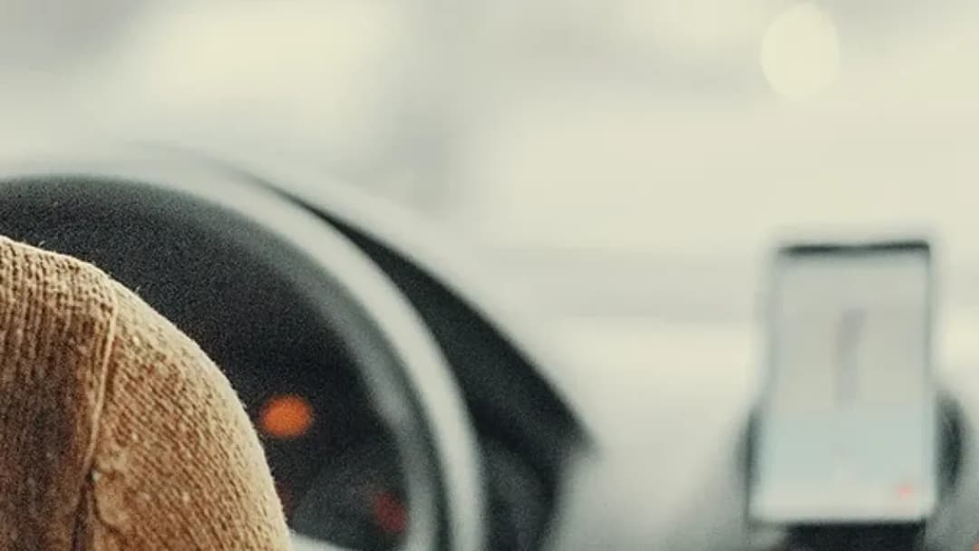 Czy po zabraniu prawa jazdy na rok musisz zdawać egzamin? Sprawdź procedurę odzyskania