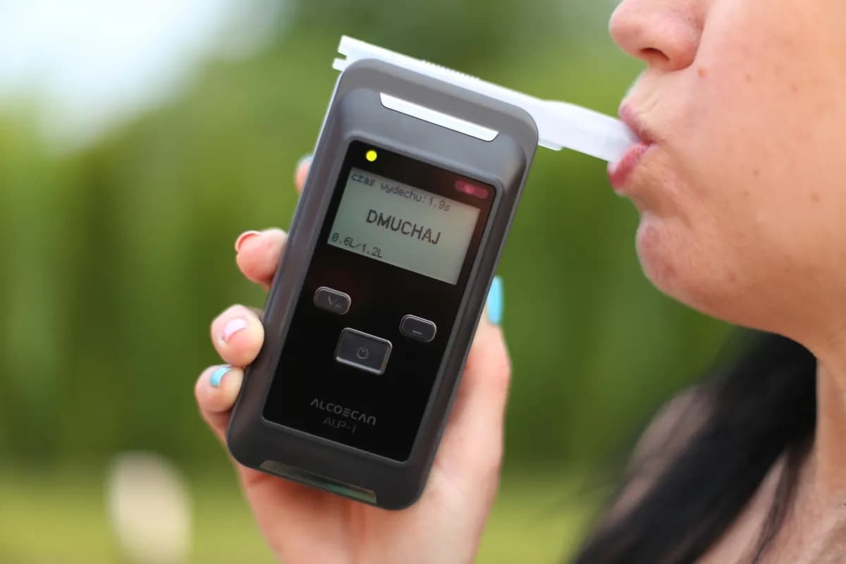 Jak oszukać alkomat w pracy i uniknąć konsekwencji zawodowych