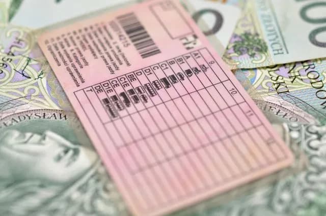 Prawo jazdy AM: jakie pojazdy możesz prowadzić i na co uważać?