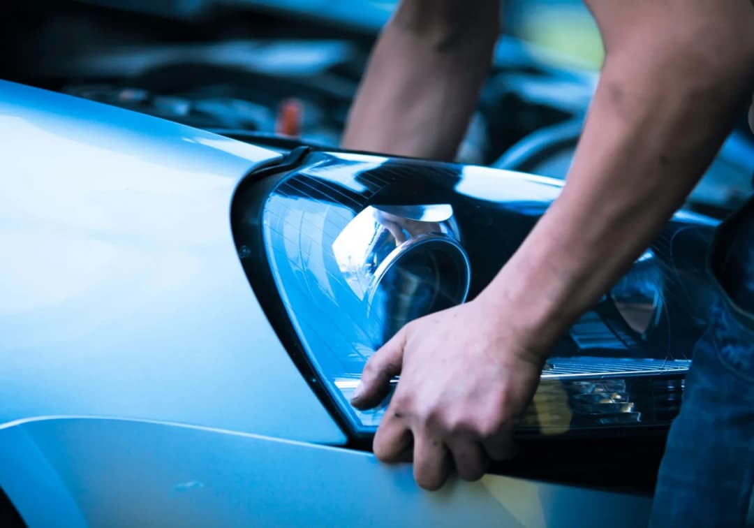 Jak skutecznie wyczyścić lampy w samochodzie od środka – proste metody i porady