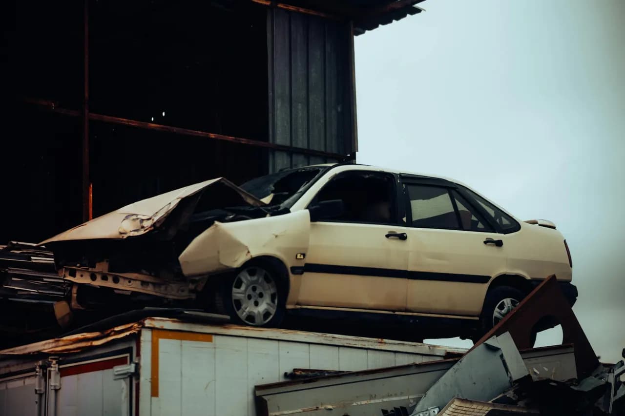 Efektywne zarządzanie odpadami w branży automotive – recykling metali, plastików i elektroniki