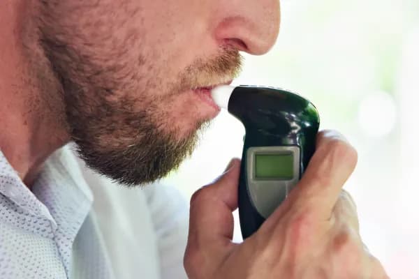 Czy da się oszukać alkomat? Prawda o manipulacji urządzeniami