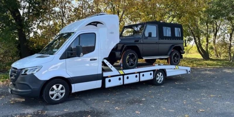 Ile kosztuje holowanie samochodu na lawecie? Sprawdź ceny i czynniki wpływające na koszty