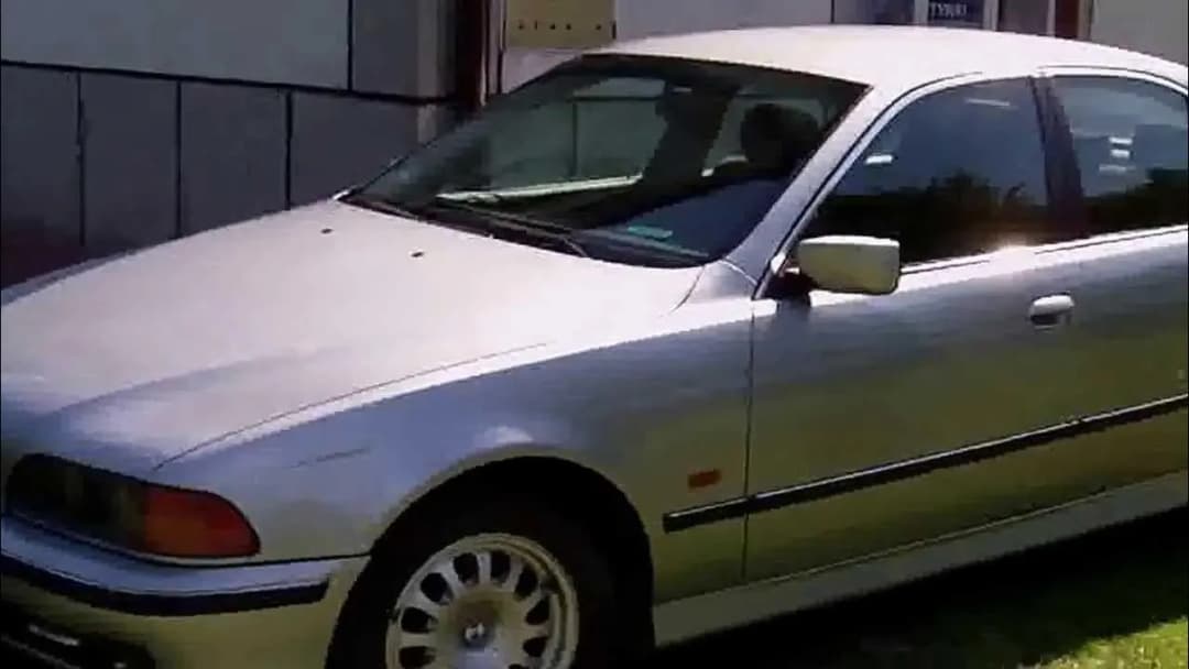 Jak błyszczący samochód bez drogich produktów? Domowe sposoby, które działają!