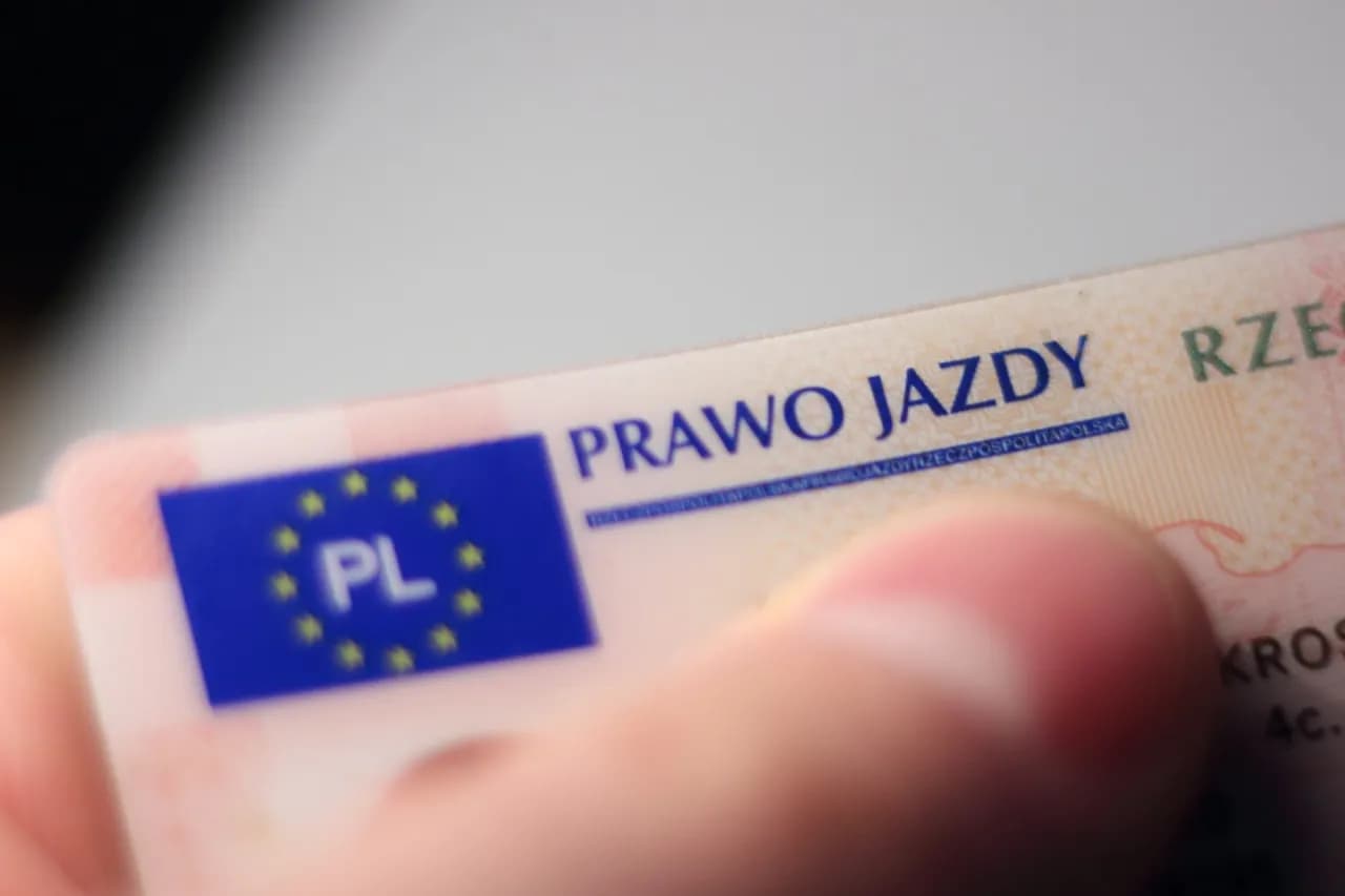 Jakie prawo jazdy na crossa? Wszystko, co musisz wiedzieć o wymaganiach i ograniczeniach