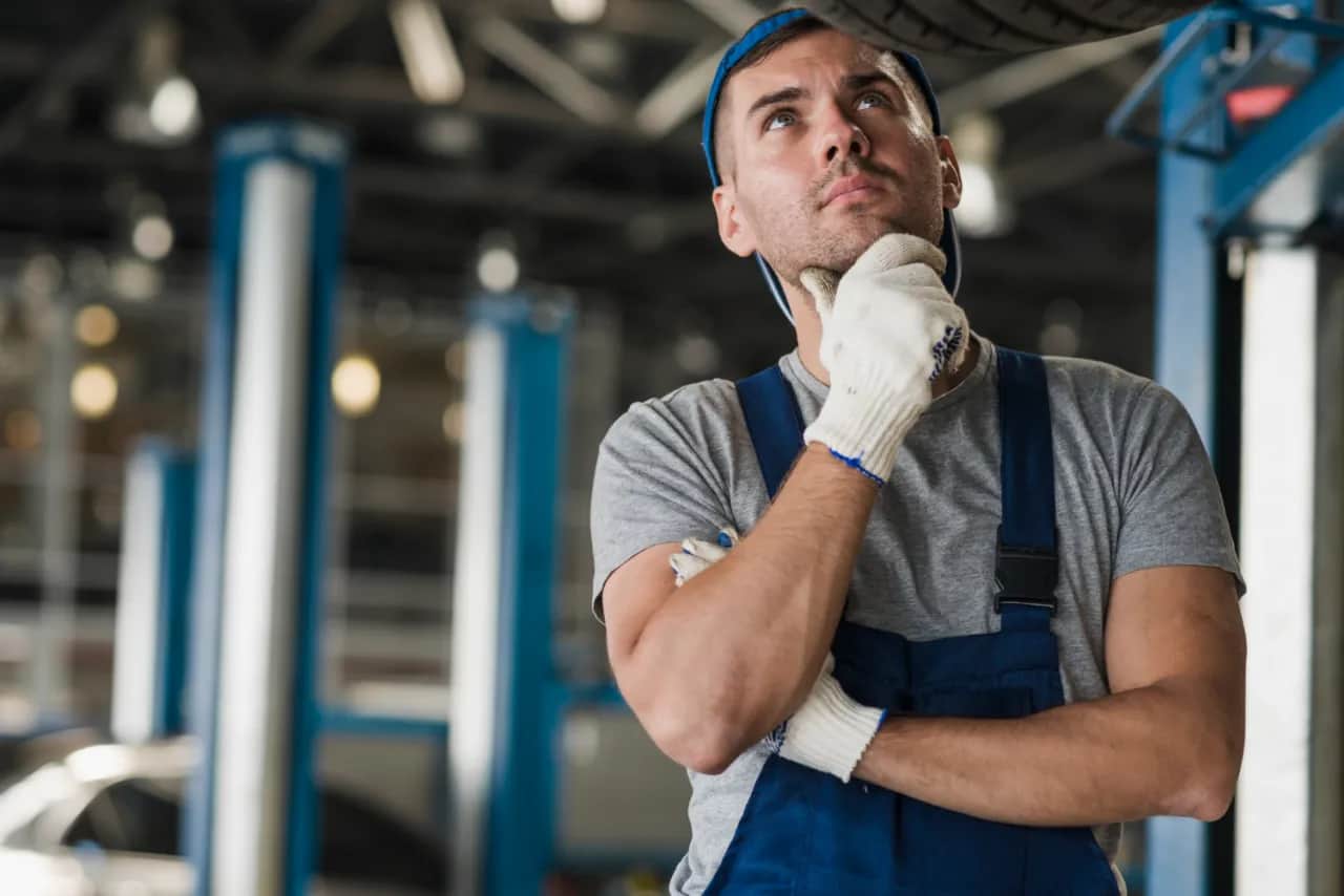 Czy warto zainwestować w sprężarkę tłokową, czy śrubową? Porównanie i zastosowania w warsztacie