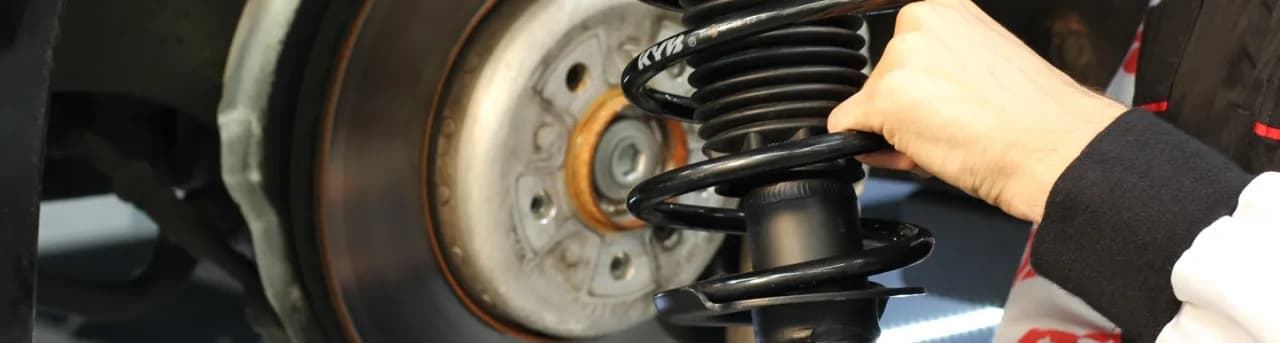 Amortyzatory Kayaba gdzie produkują? Odkryj ich europejskie fabryki