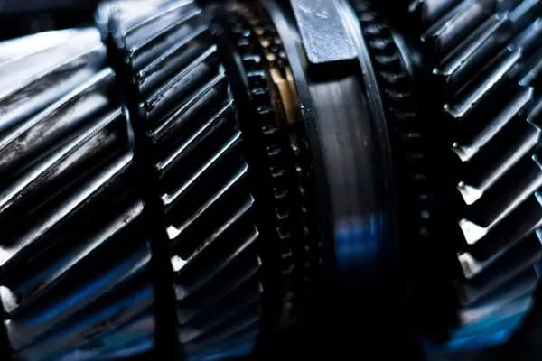 Uszkodzony synchronizator skrzyni biegów objawy, które musisz znać