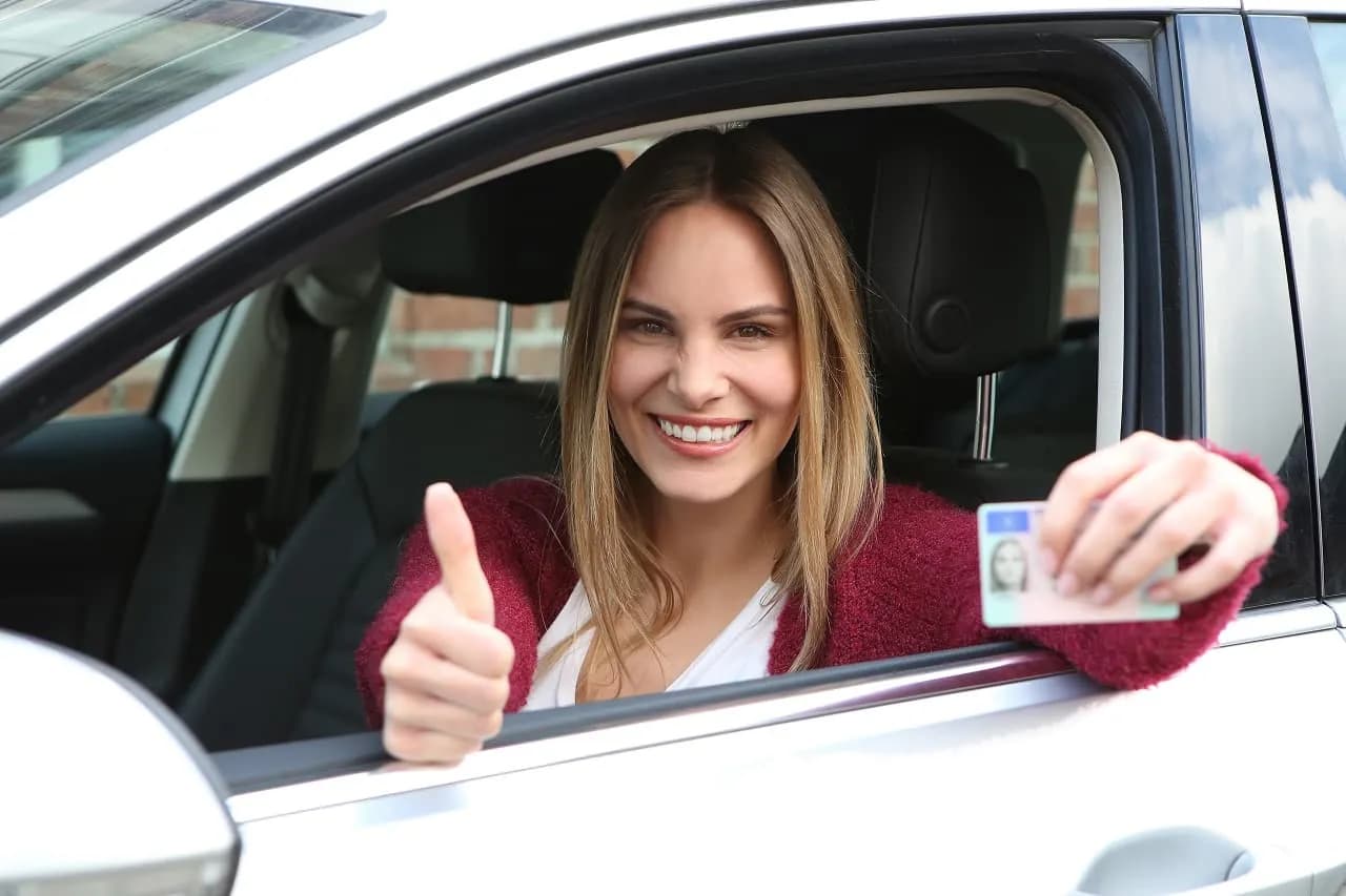 Kiedy można zacząć kurs na prawo jazdy? Wiek i wymagania wyjaśnione