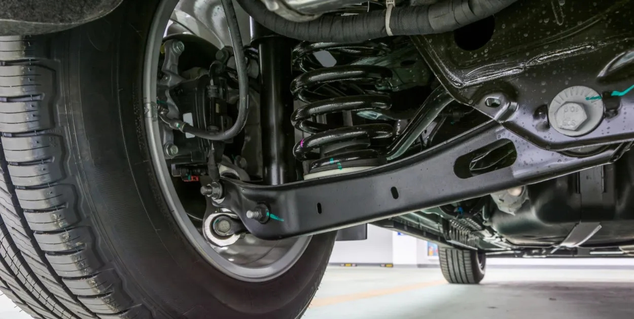 Niesprawne amortyzatory objawy: jak je rozpoznać i uniknąć problemów