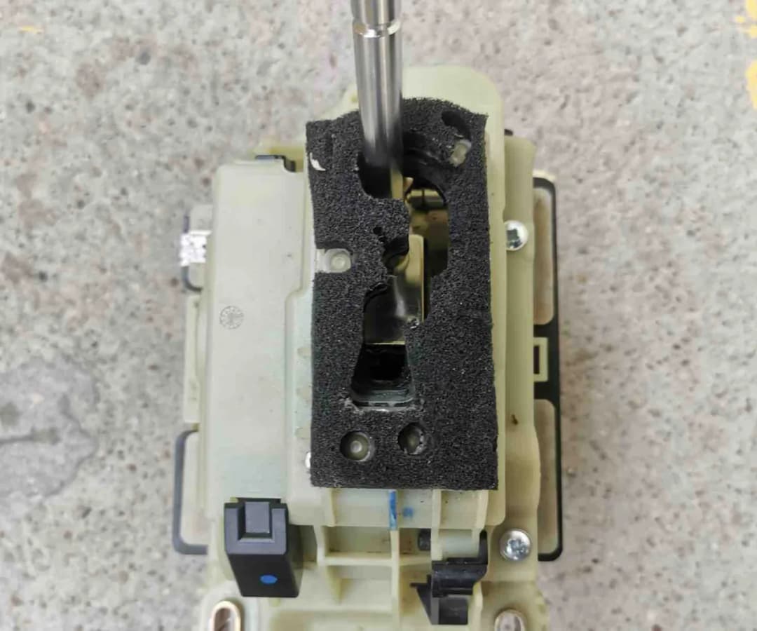 Uszkodzony wybierak automatycznej skrzyni biegów – objawy, które mogą zaskoczyć