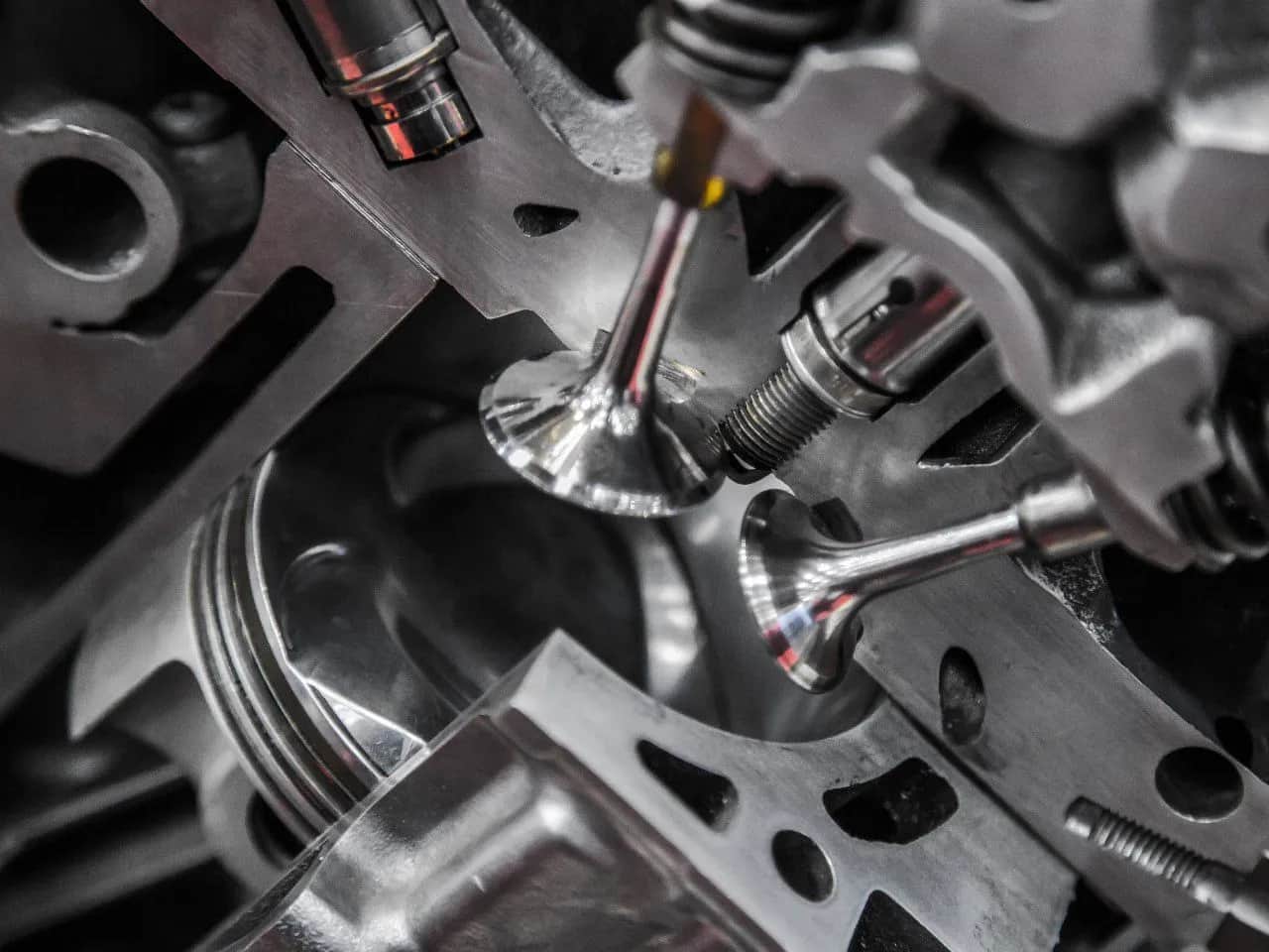 Ile kosztuje wymiana pierścieni w silniku? Sprawdź, co wpływa na cenę