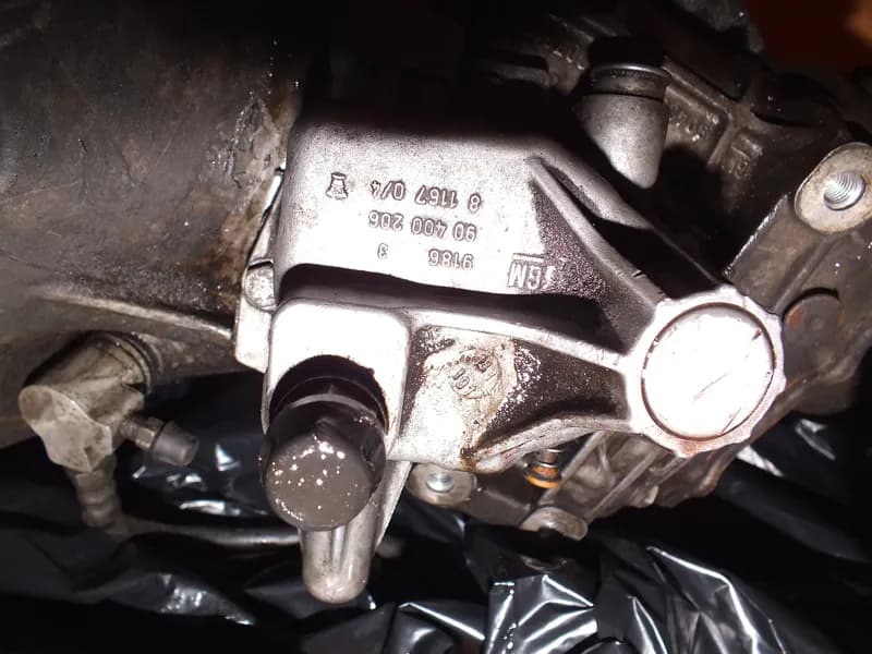 Gdzie jest numer skrzyni biegów Opel? Znajdź go bez trudu w pojeździe