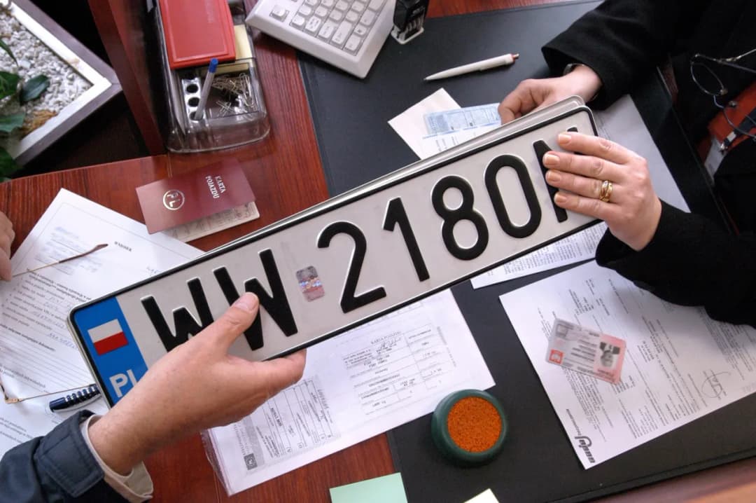 Jak wygląda rejestracja samochodu? Proste kroki, dokumenty i unikaj błędów