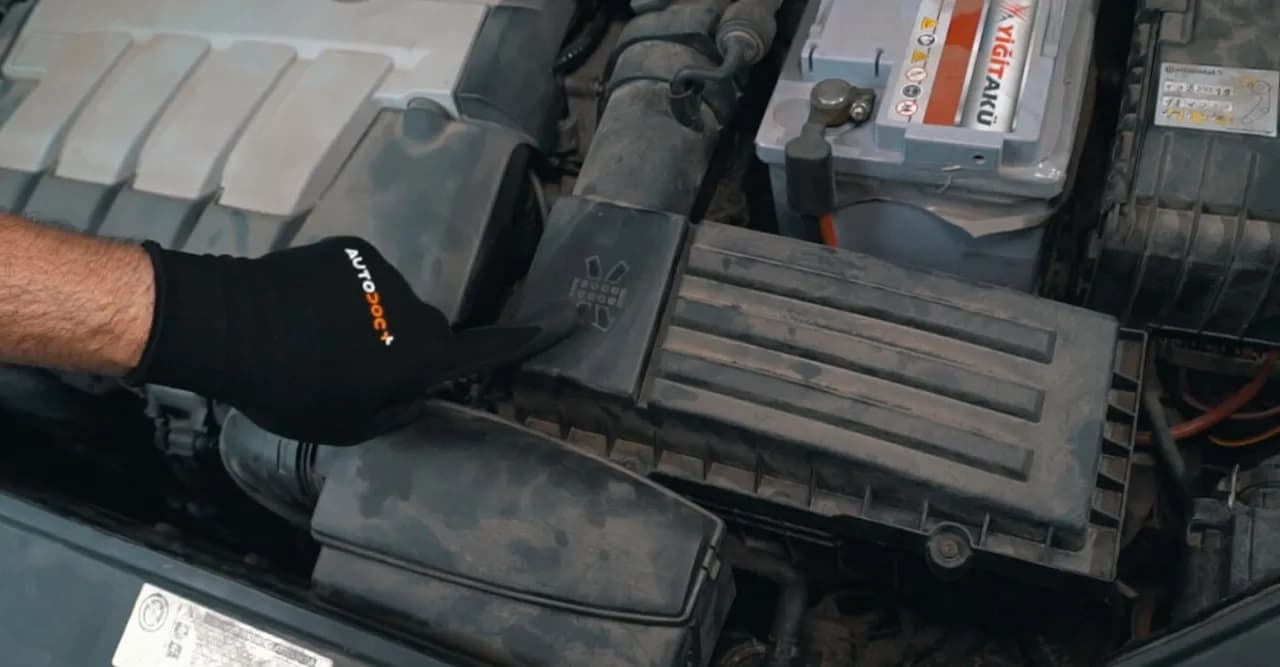 Jak wyczyścić filtr powietrza w samochodzie i uniknąć kosztownych napraw