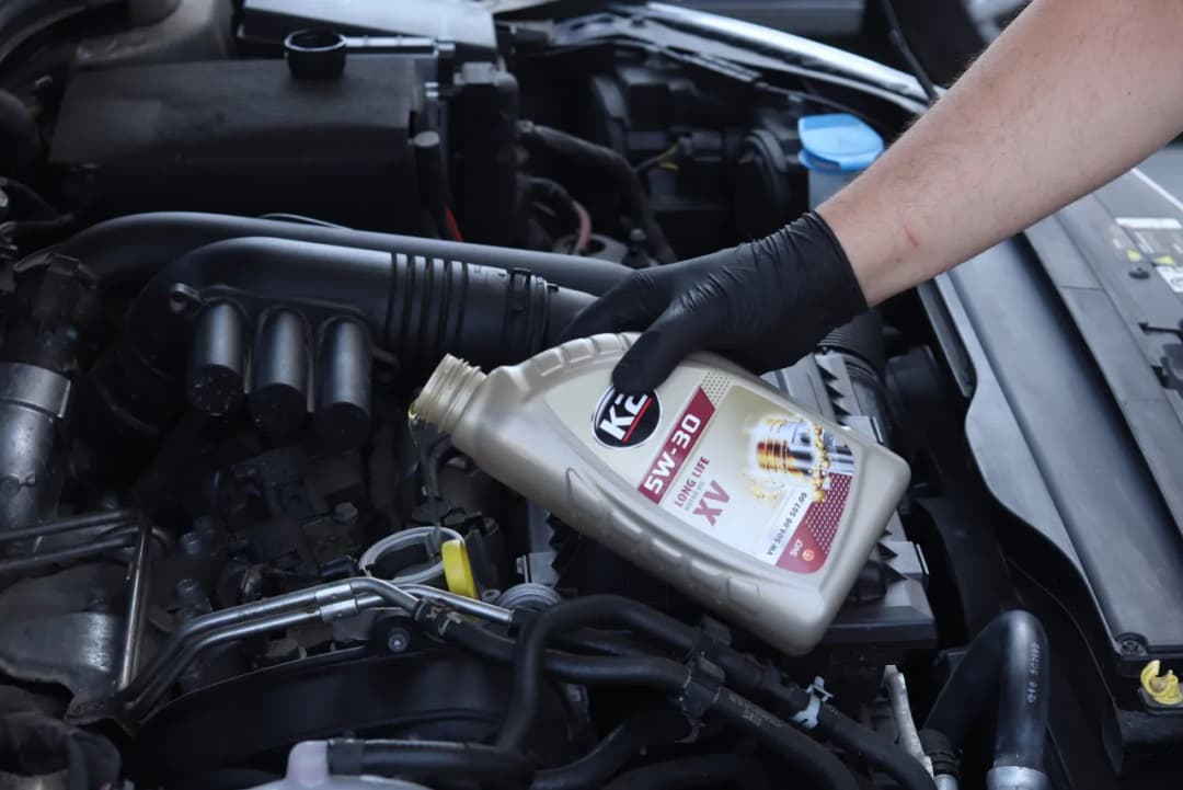Jak prawidłowo wypełnić karteczkę wymiany oleju w aucie
