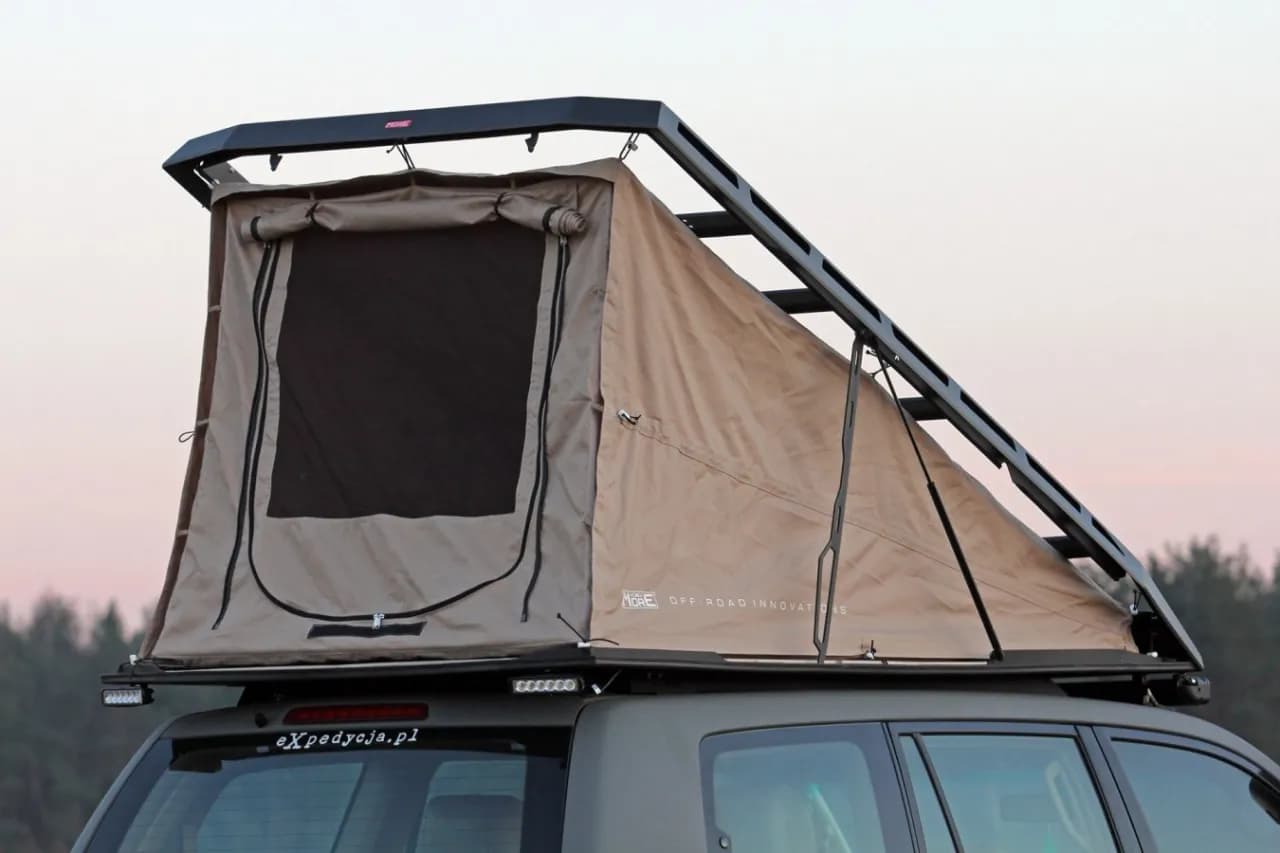 Namiot na bagażnik samochodowy: Twój dom na kółkach w podróży
