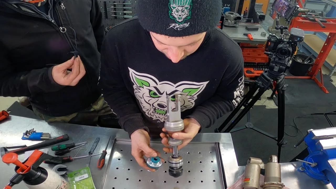 Jak naprawić amortyzator samochodowy i uniknąć kosztownych błędów